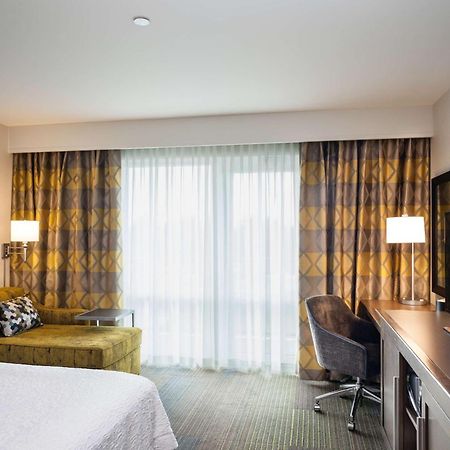 Hampton Inn & Suites By Hilton Seattle/Northgate Екстериор снимка