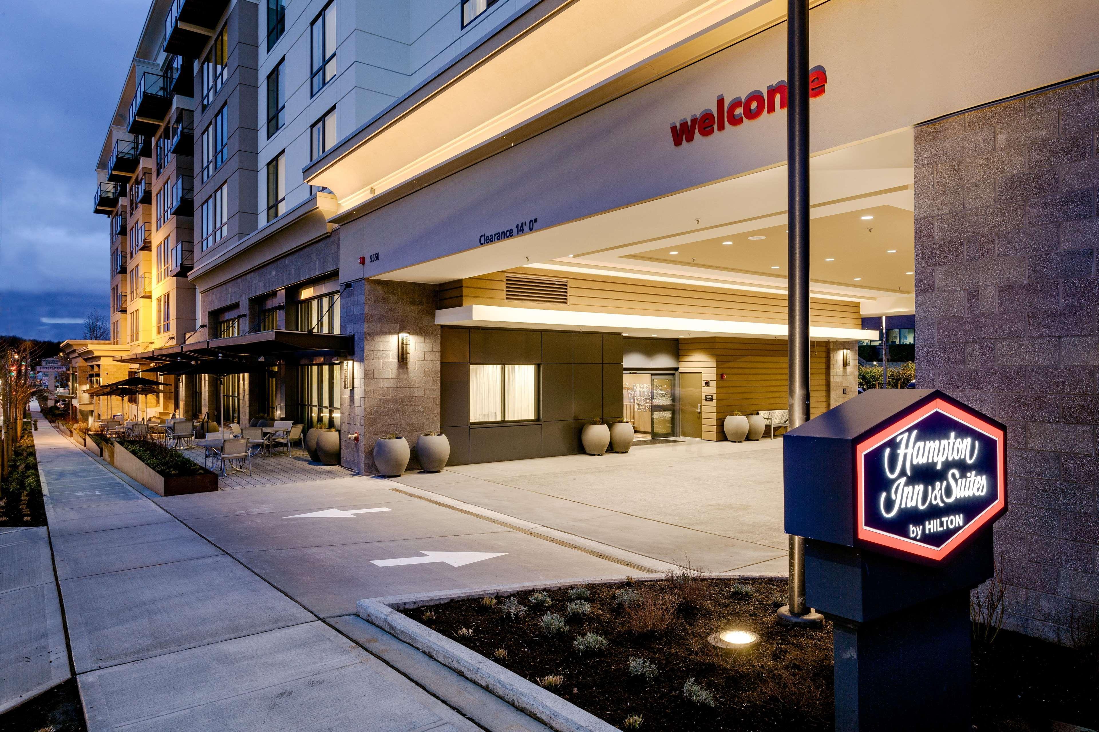 Hampton Inn & Suites By Hilton Seattle/Northgate Екстериор снимка