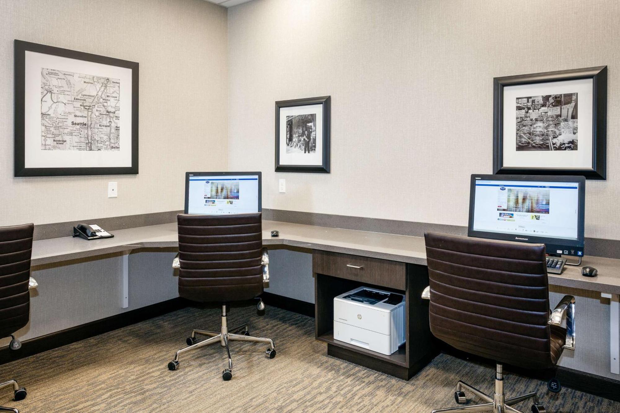 Hampton Inn & Suites By Hilton Seattle/Northgate Екстериор снимка