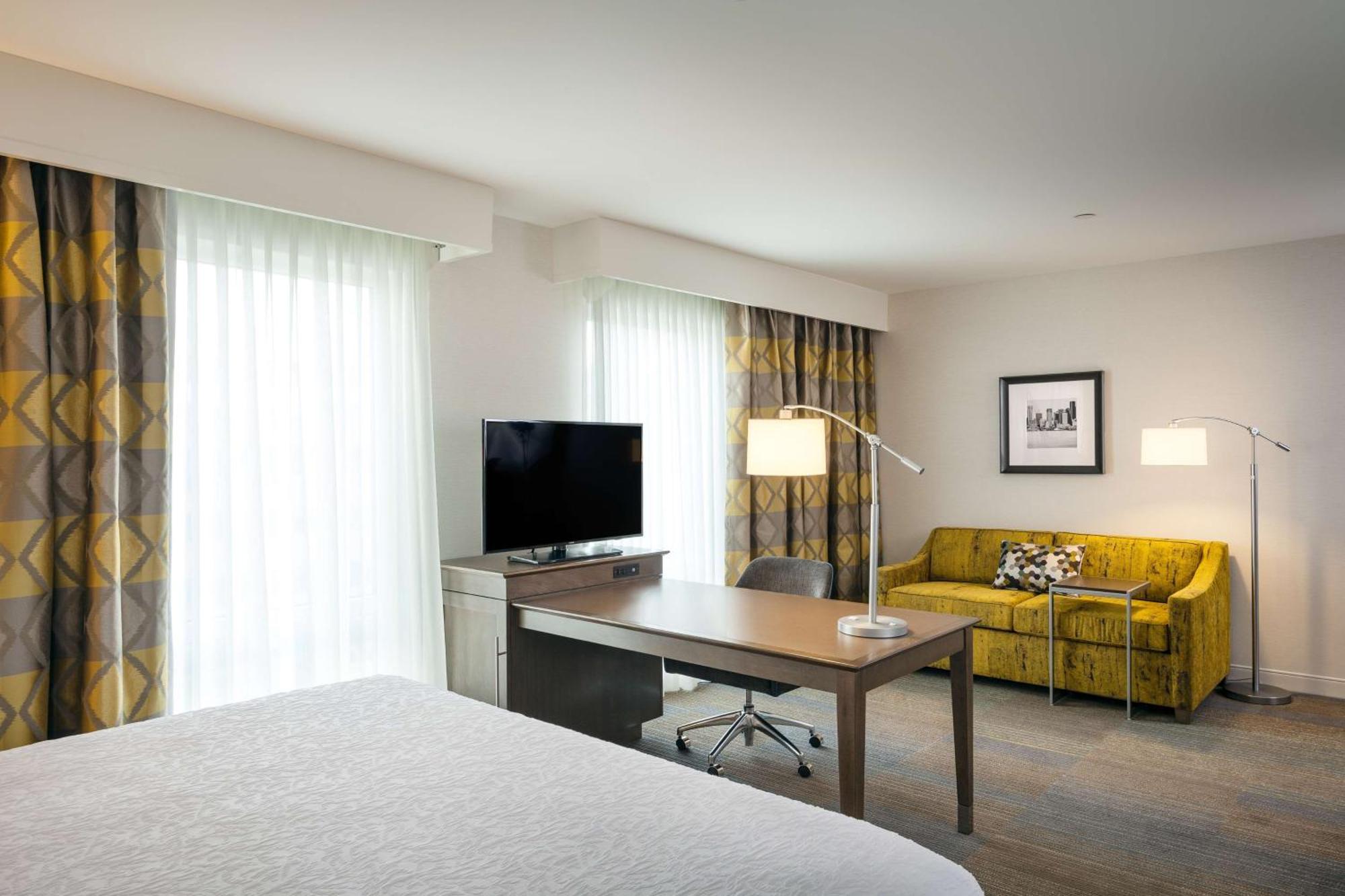Hampton Inn & Suites By Hilton Seattle/Northgate Екстериор снимка