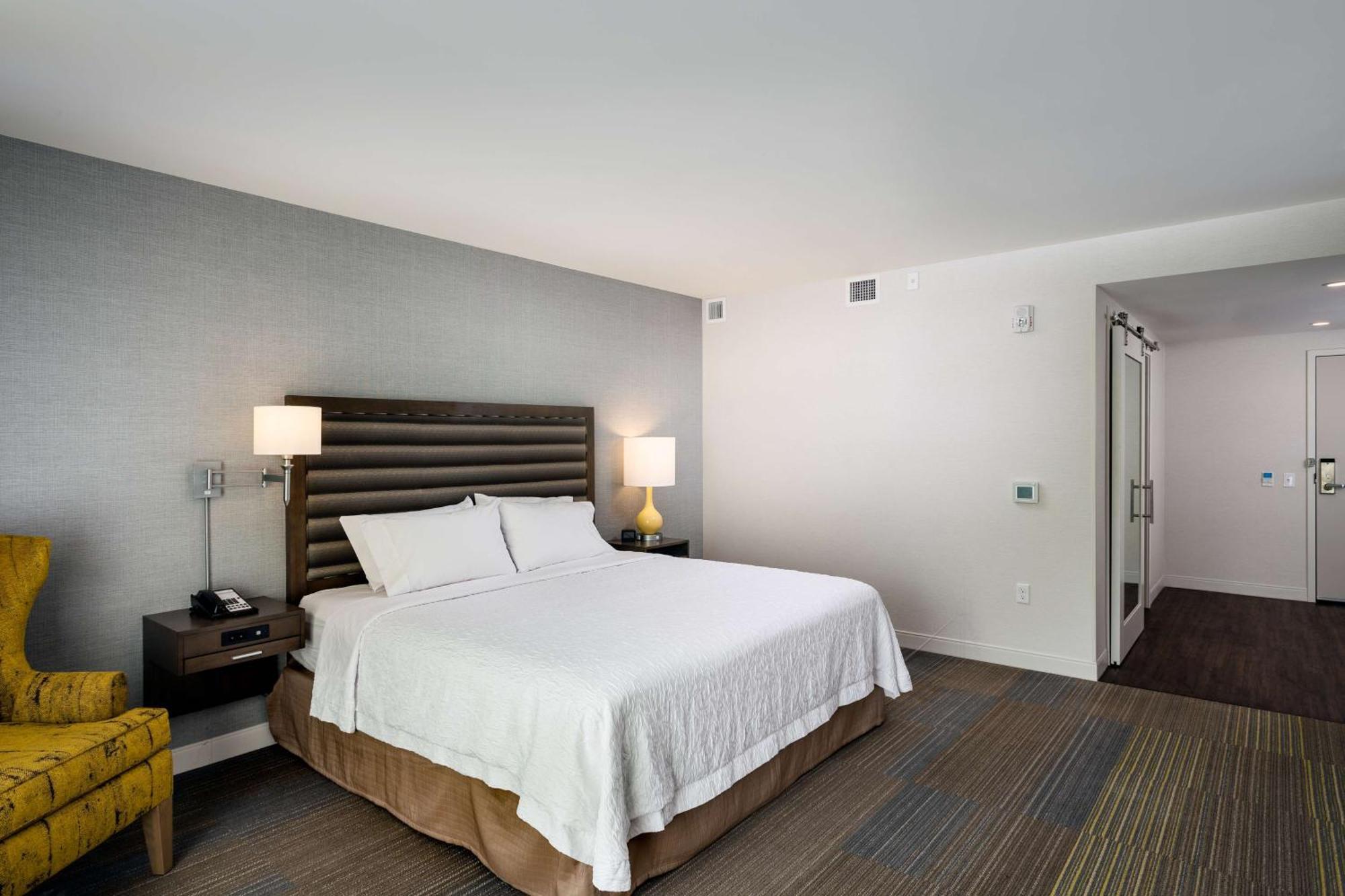 Hampton Inn & Suites By Hilton Seattle/Northgate Екстериор снимка