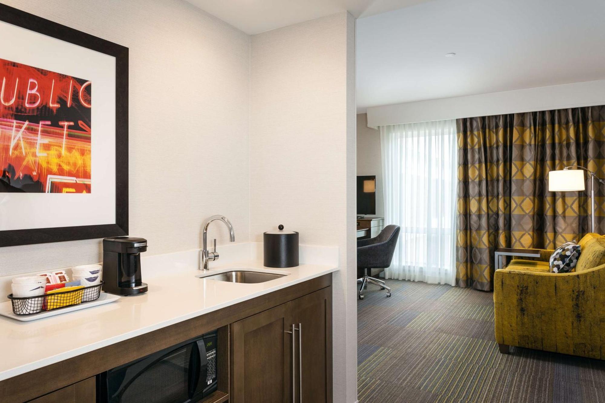 Hampton Inn & Suites By Hilton Seattle/Northgate Екстериор снимка