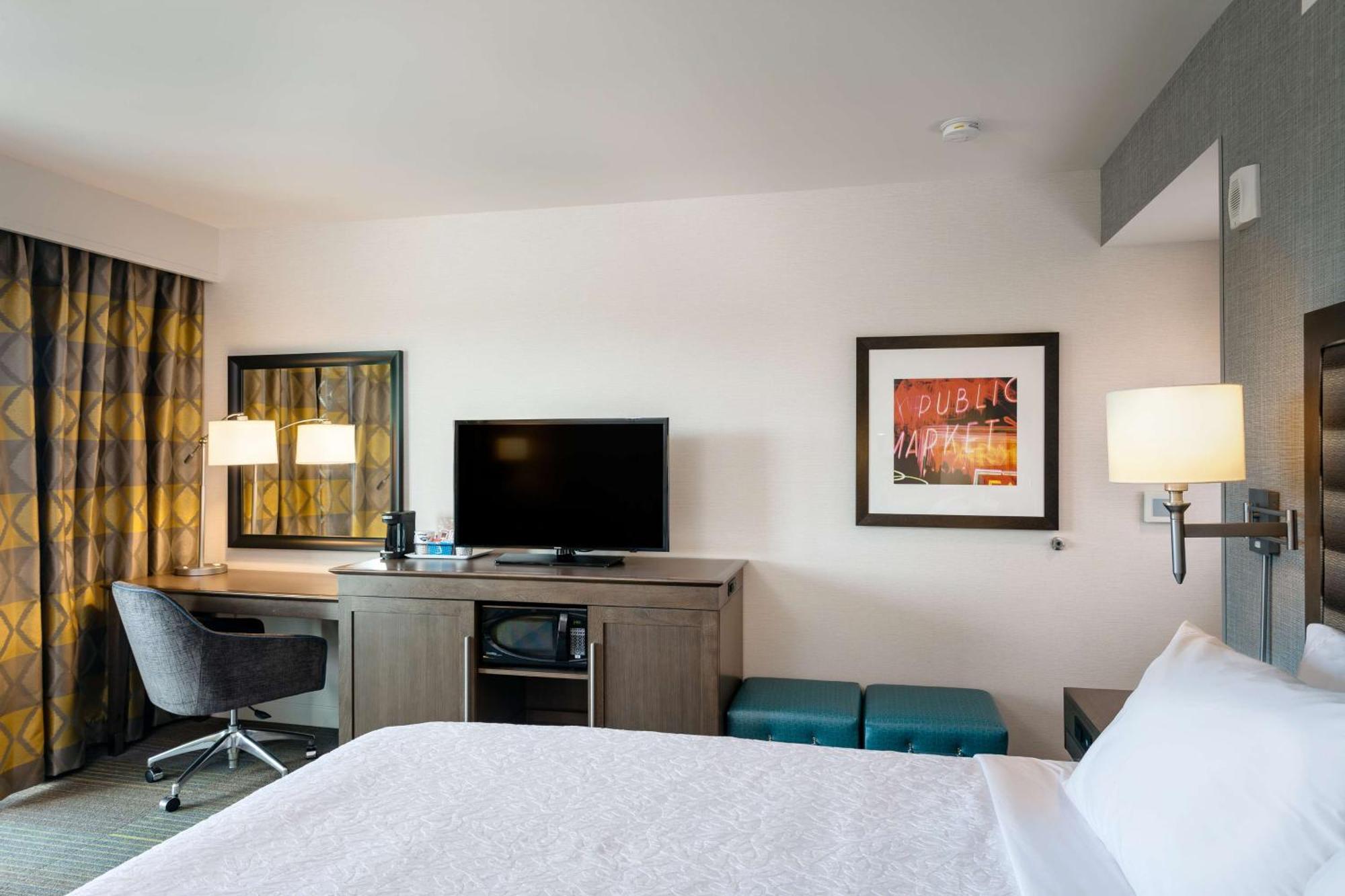 Hampton Inn & Suites By Hilton Seattle/Northgate Екстериор снимка