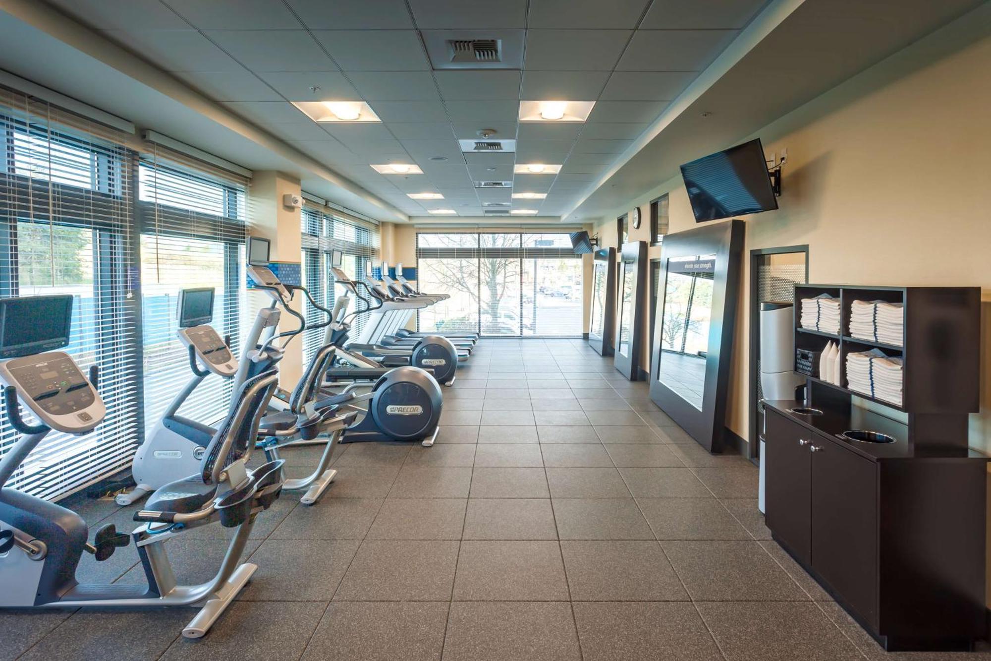 Hampton Inn & Suites By Hilton Seattle/Northgate Екстериор снимка