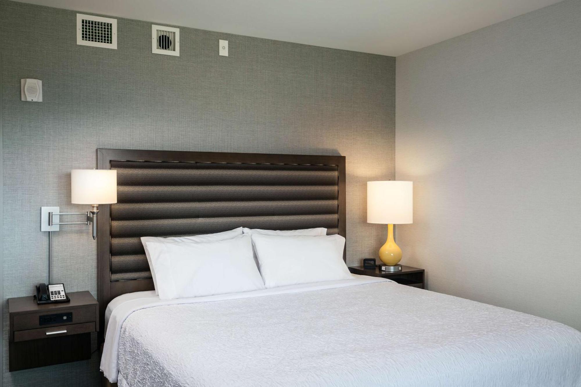 Hampton Inn & Suites By Hilton Seattle/Northgate Екстериор снимка