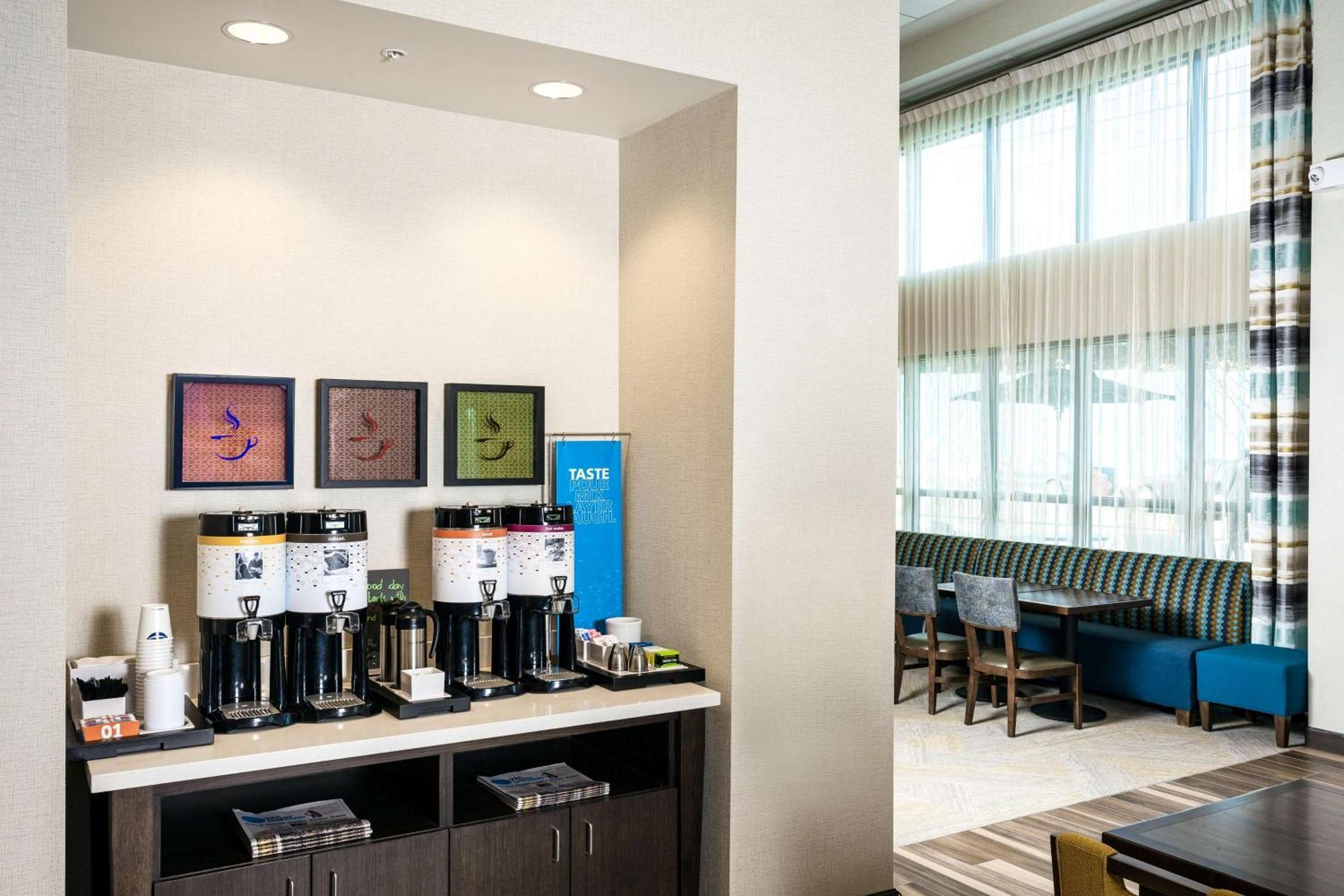 Hampton Inn & Suites By Hilton Seattle/Northgate Екстериор снимка