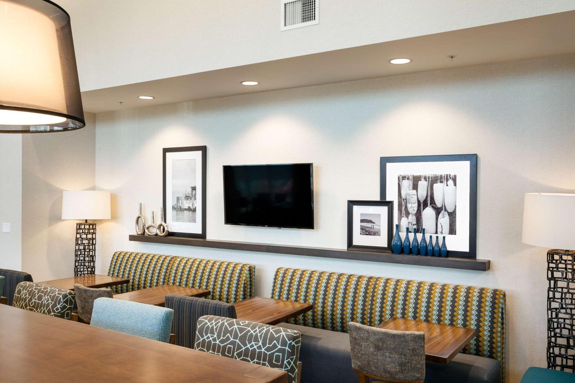 Hampton Inn & Suites By Hilton Seattle/Northgate Екстериор снимка
