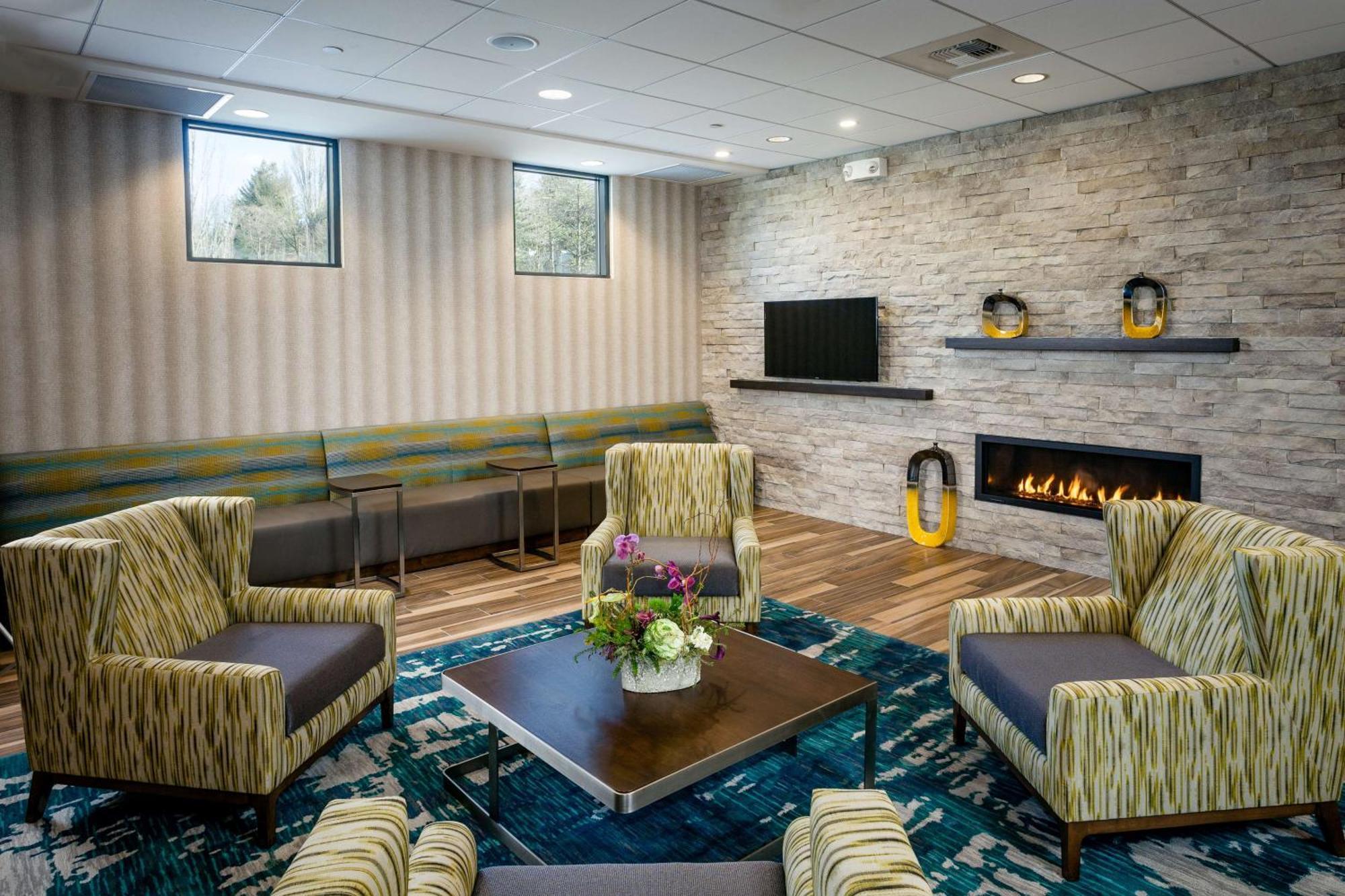 Hampton Inn & Suites By Hilton Seattle/Northgate Екстериор снимка