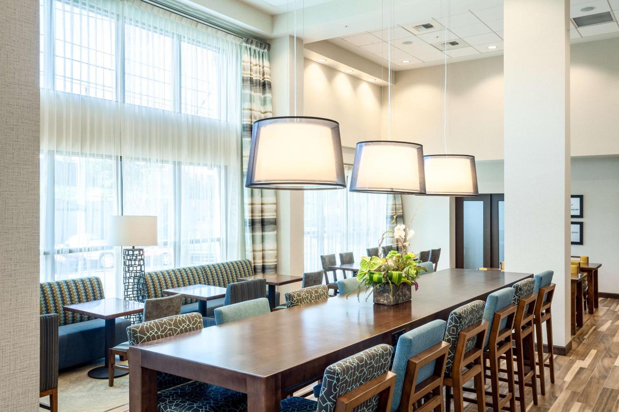 Hampton Inn & Suites By Hilton Seattle/Northgate Екстериор снимка